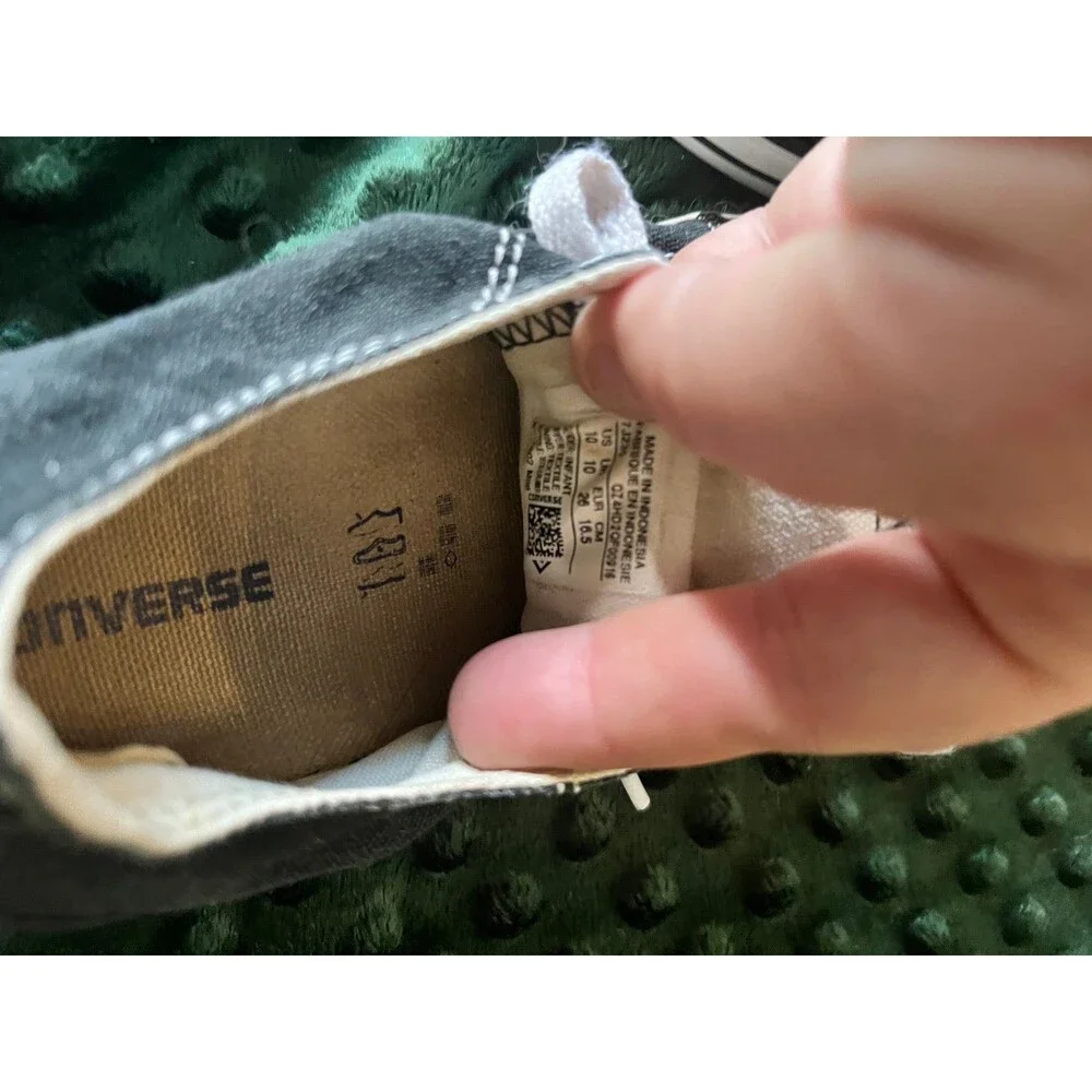 Converse solid black little kid size 10 10c shoes